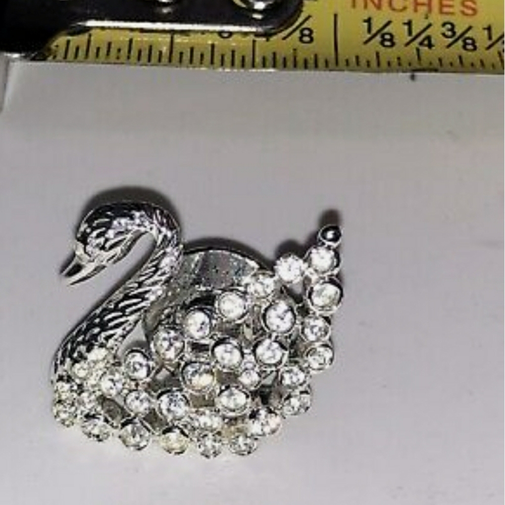 Swarovski crystal Swan pin